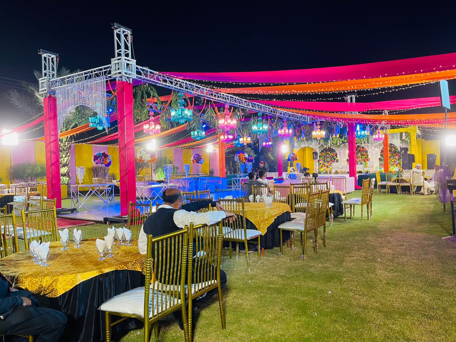 outdoor evening reception table with gold chairs and rose centerpiece by Alvi Events & Catering in Lahore (35)